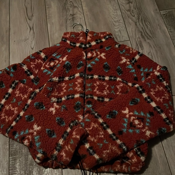 This cropped zip-up is a medium brand is Love tree - Picture 1 of 2